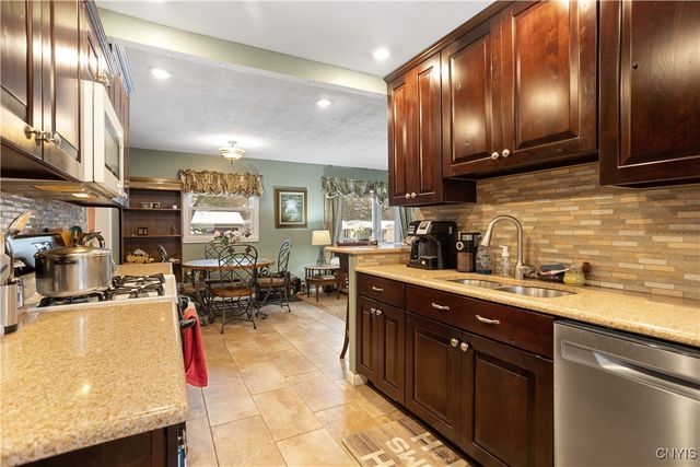 15 Wexford Road, Dewitt, NY 13214