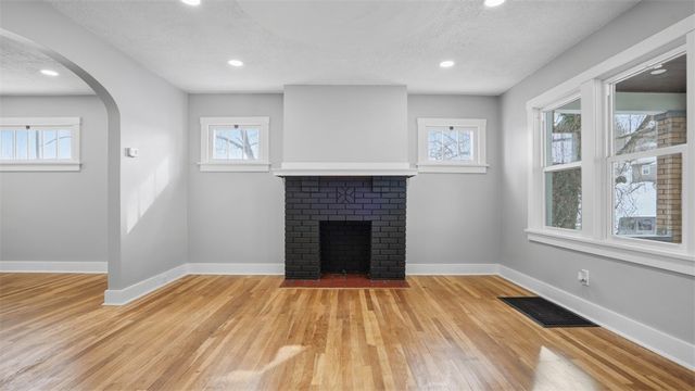 523 7th Ave, Coraopolis, PA 15108