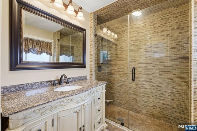 385 Berkeley Avenue, Bloomfield, NJ 07003