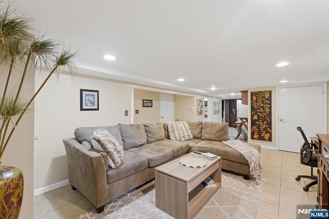 385 Berkeley Avenue, Bloomfield, NJ 07003