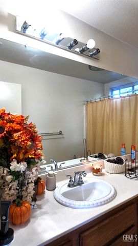 5910 Verdant Hills Court, Bakersfield, CA 93313