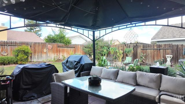 5910 Verdant Hills Court, Bakersfield, CA 93313