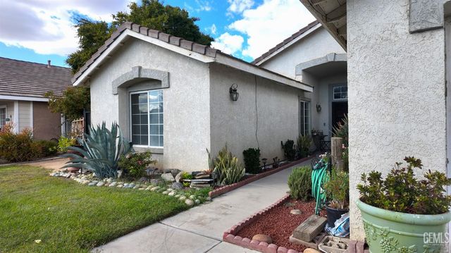 5910 Verdant Hills Court, Bakersfield, CA 93313