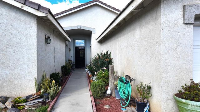 5910 Verdant Hills Court, Bakersfield, CA 93313