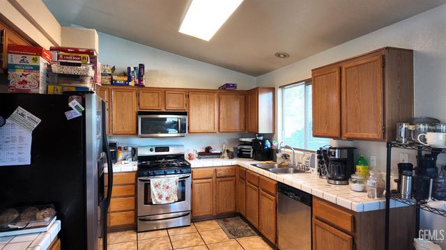 5910 Verdant Hills Court, Bakersfield, CA 93313