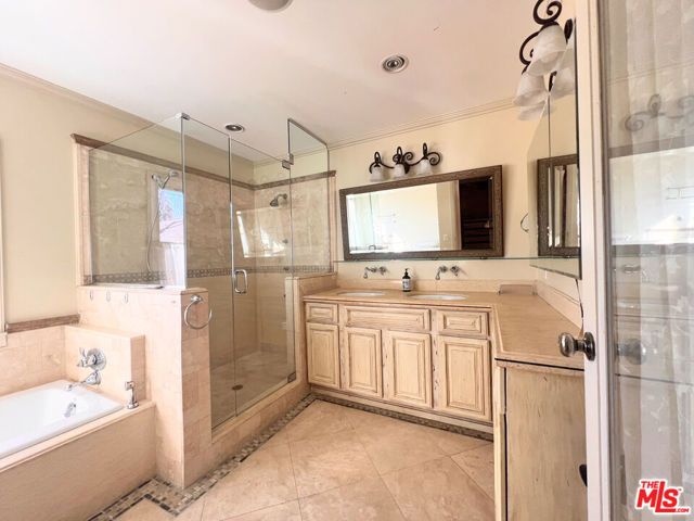 2652 S Bedford Street, Los Angeles, CA 90034