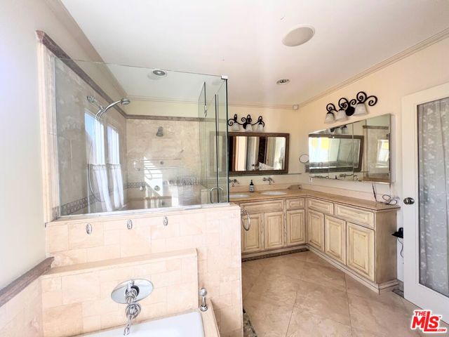 2652 S Bedford Street, Los Angeles, CA 90034