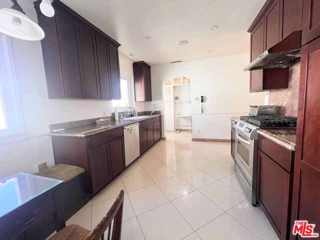 2652 S Bedford Street, Los Angeles, CA 90034