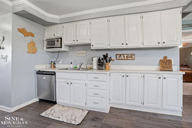 47172 Forton Drive, Chesterfield, MI 48047