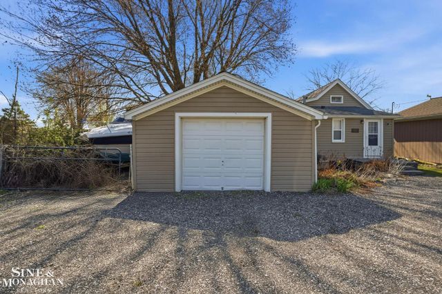 47172 Forton Drive, Chesterfield, MI 48047