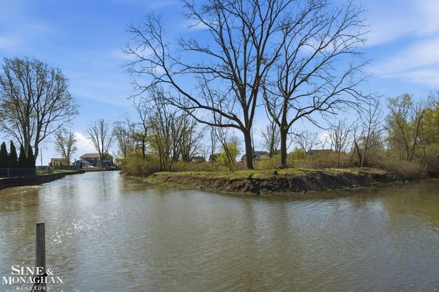 47172 Forton Drive, Chesterfield, MI 48047