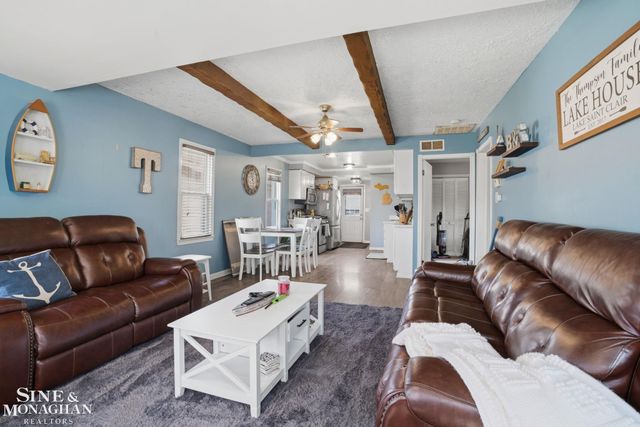 47172 Forton Drive, Chesterfield, MI 48047