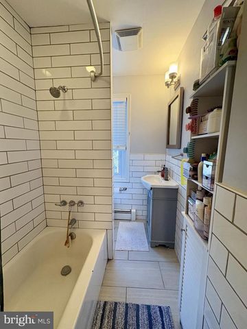 28 MAPLE ST, Conshohocken, PA 19428