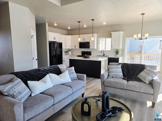 1121 Cyber Ct Court, Madison, SD 57042