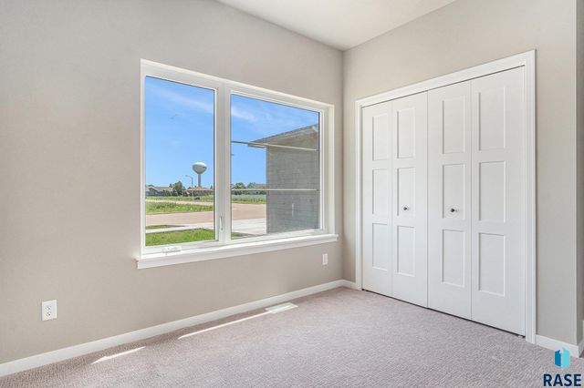 1121 Cyber Ct Court, Madison, SD 57042