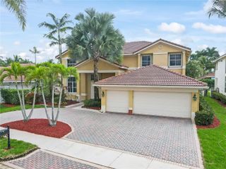 1646 Victoria Pointe Ln, Weston, FL 33327