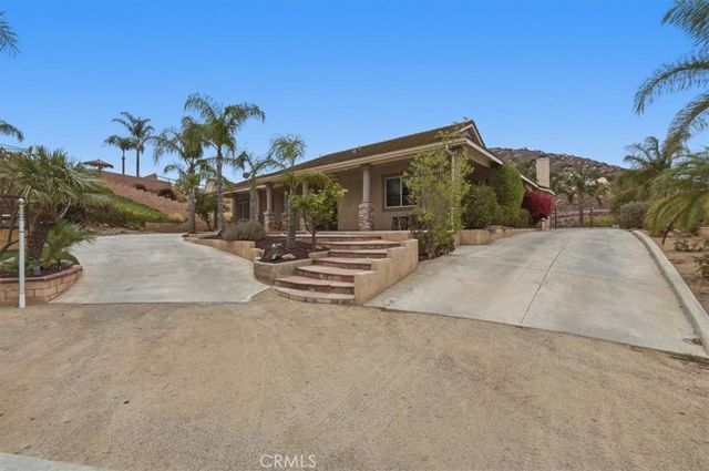 512 Draft Horse Place, Norco, CA 92860