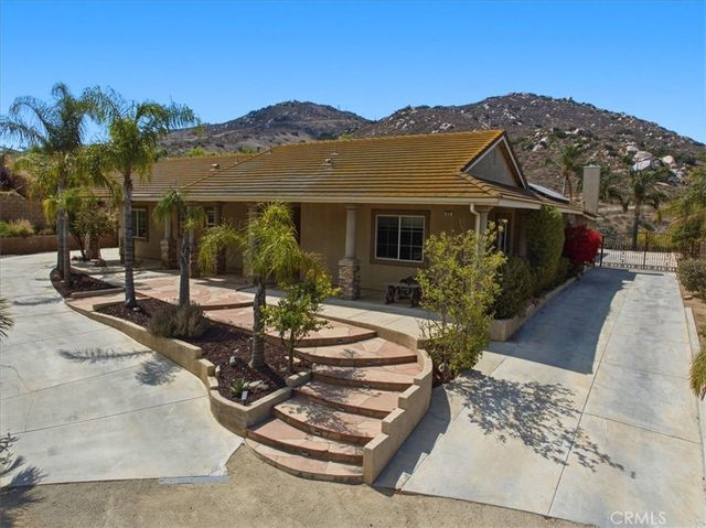 512 Draft Horse Place, Norco, CA 92860