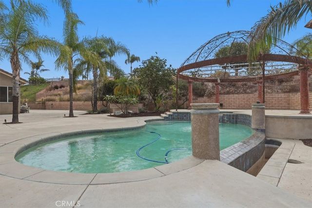 512 Draft Horse Place, Norco, CA 92860
