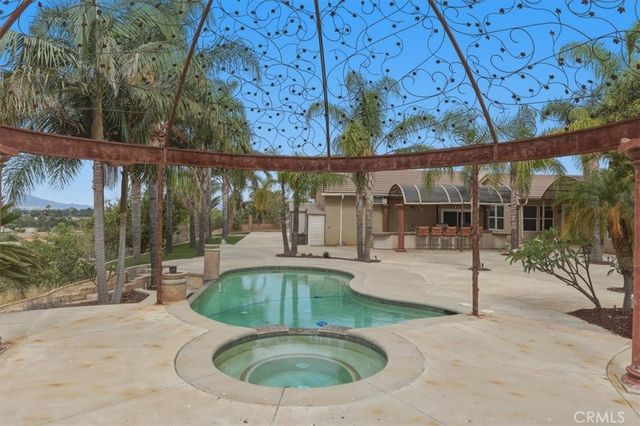 512 Draft Horse Place, Norco, CA 92860