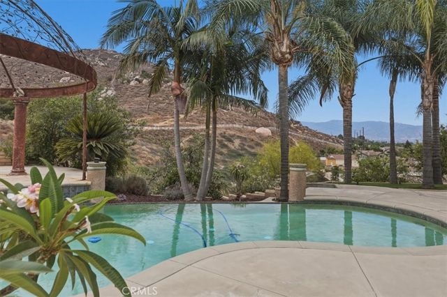 512 Draft Horse Place, Norco, CA 92860