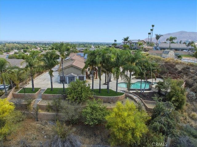 512 Draft Horse Place, Norco, CA 92860