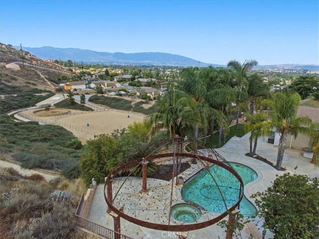 512 Draft Horse Place, Norco, CA 92860