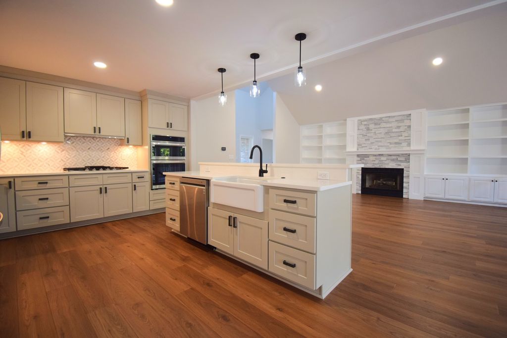 Image 13 of property listing at 12139 E Hutchison Road, Mt Vernon, IL 62864