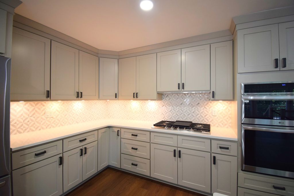 Image 15 of property listing at 12139 E Hutchison Road, Mt Vernon, IL 62864