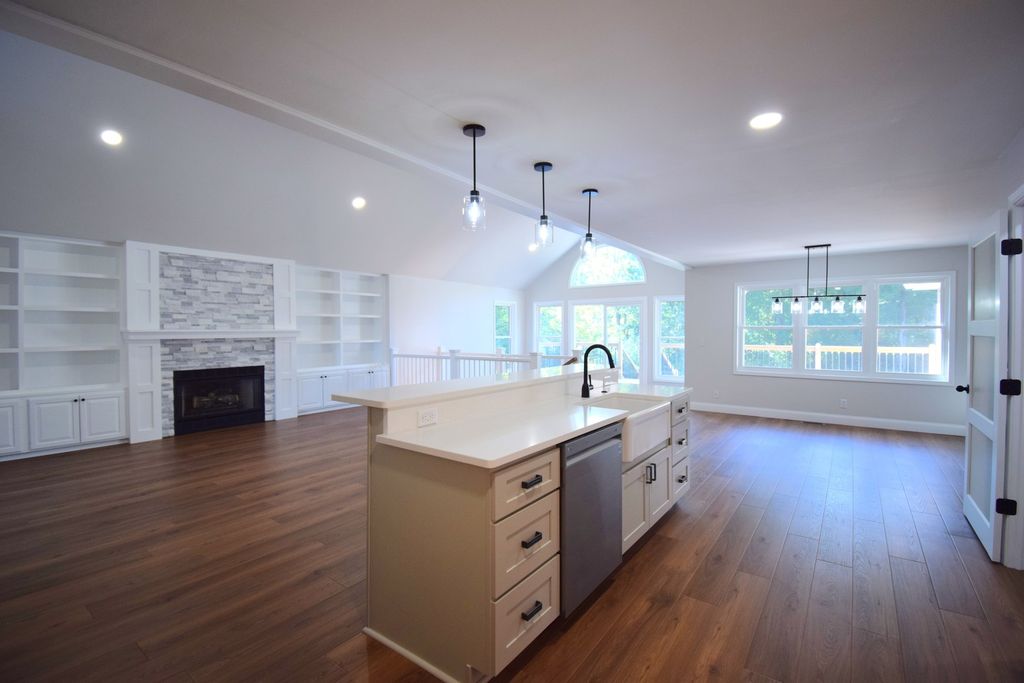 Image 16 of property listing at 12139 E Hutchison Road, Mt Vernon, IL 62864