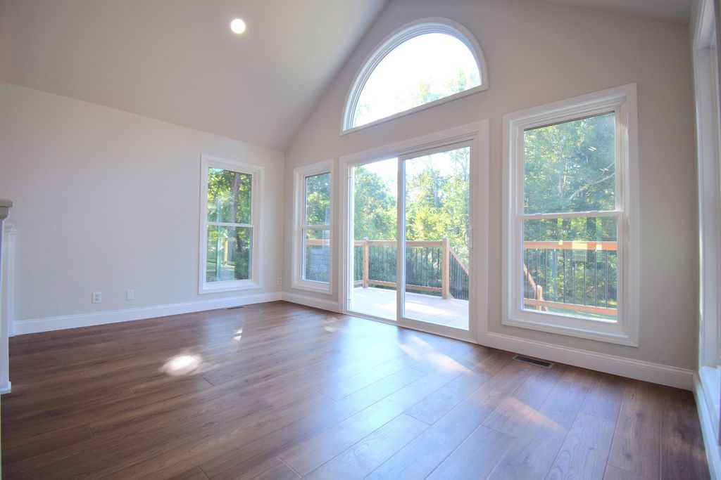 Image 18 of property listing at 12139 E Hutchison Road, Mt Vernon, IL 62864