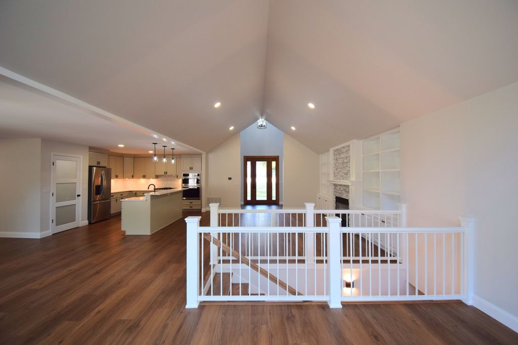 Image 19 of property listing at 12139 E Hutchison Road, Mt Vernon, IL 62864