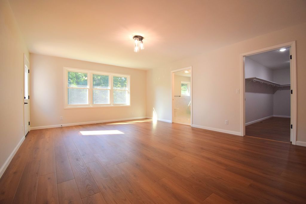 Image 20 of property listing at 12139 E Hutchison Road, Mt Vernon, IL 62864