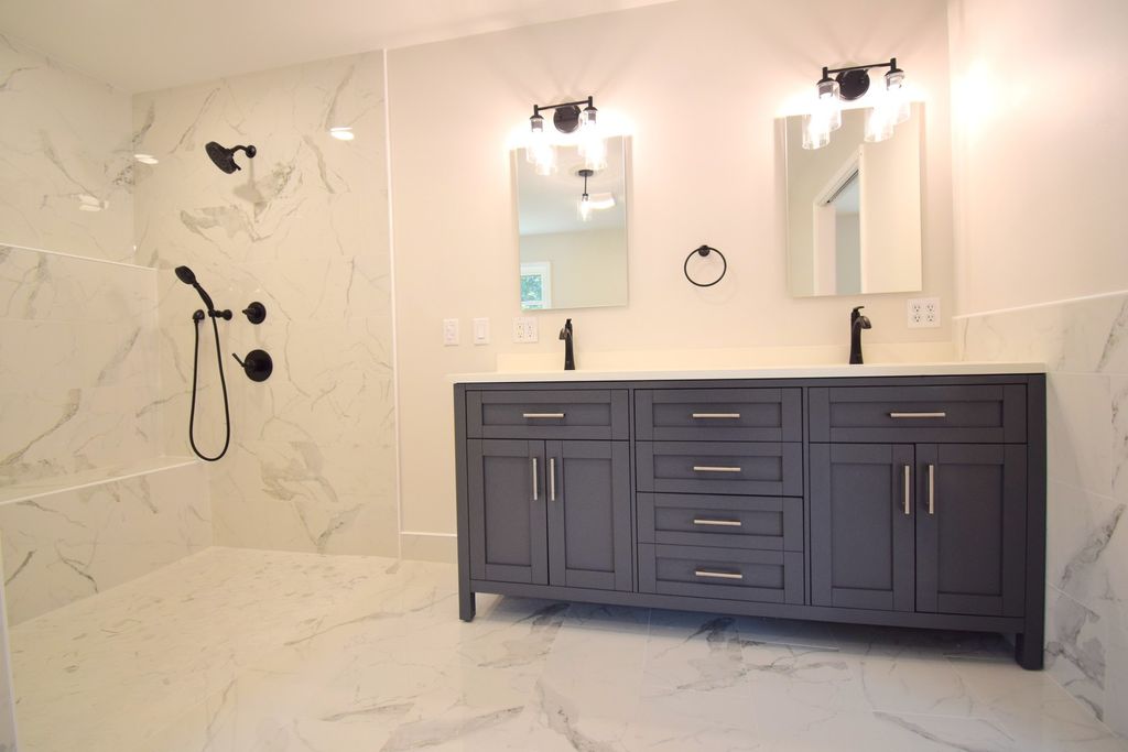 Image 23 of property listing at 12139 E Hutchison Road, Mt Vernon, IL 62864