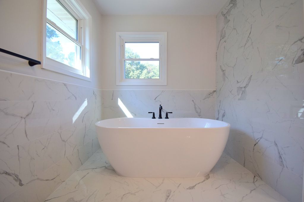 Image 24 of property listing at 12139 E Hutchison Road, Mt Vernon, IL 62864