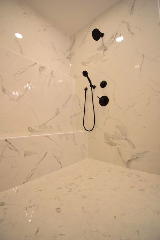 Image 25 of property listing at 12139 E Hutchison Road, Mt Vernon, IL 62864