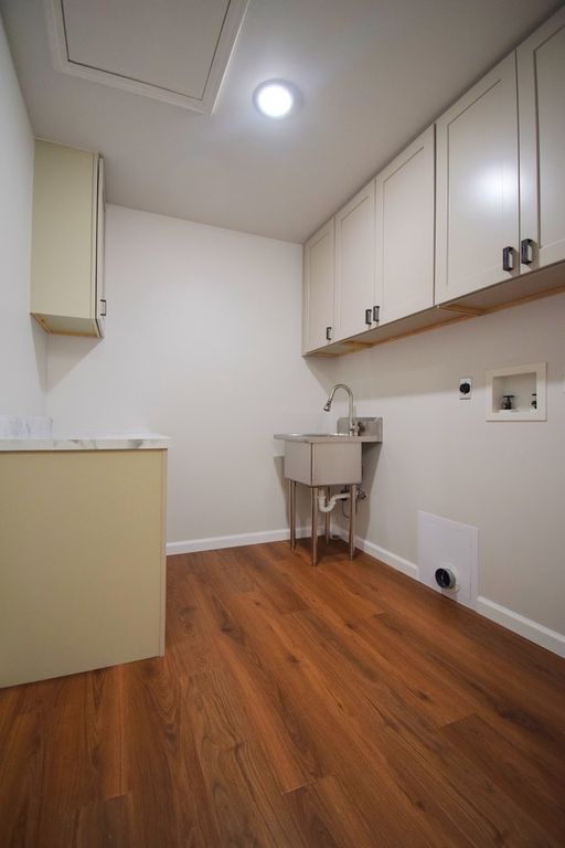 Image 28 of property listing at 12139 E Hutchison Road, Mt Vernon, IL 62864