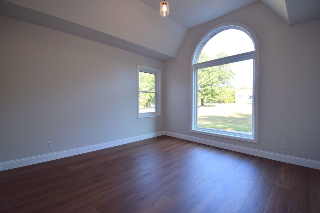 Image 30 of property listing at 12139 E Hutchison Road, Mt Vernon, IL 62864