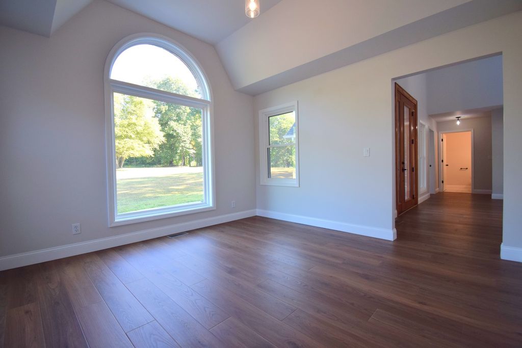 Image 31 of property listing at 12139 E Hutchison Road, Mt Vernon, IL 62864