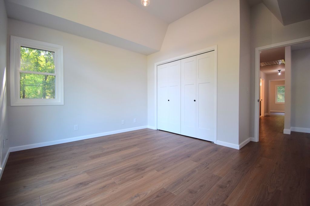 Image 33 of property listing at 12139 E Hutchison Road, Mt Vernon, IL 62864