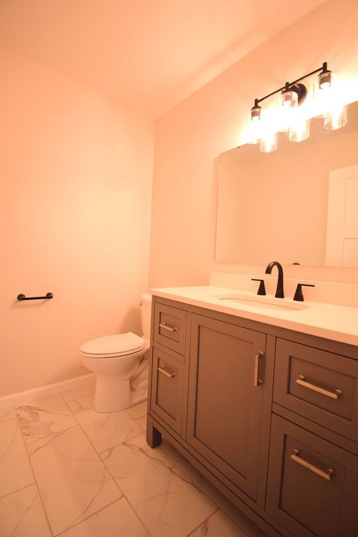 Image 34 of property listing at 12139 E Hutchison Road, Mt Vernon, IL 62864