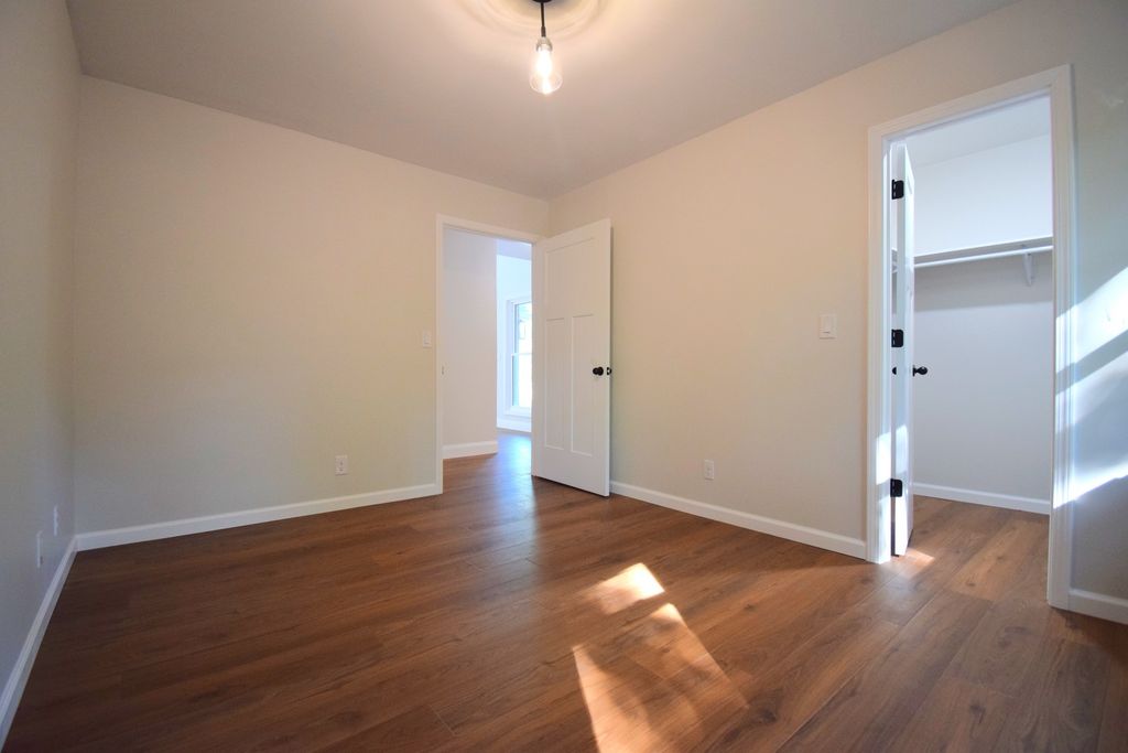 Image 36 of property listing at 12139 E Hutchison Road, Mt Vernon, IL 62864