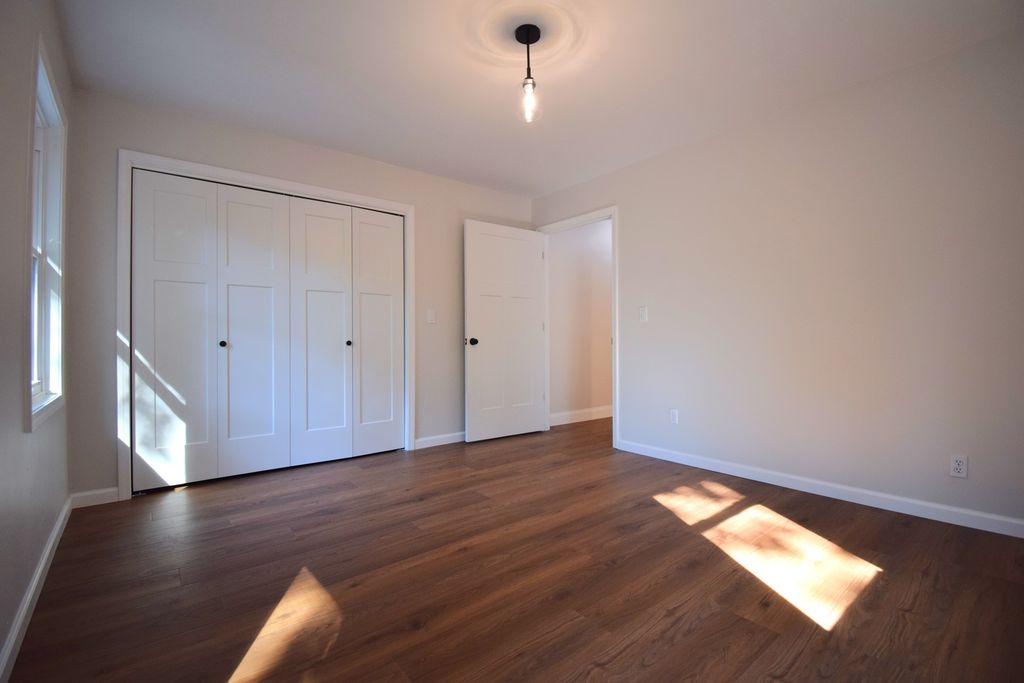 Image 40 of property listing at 12139 E Hutchison Road, Mt Vernon, IL 62864