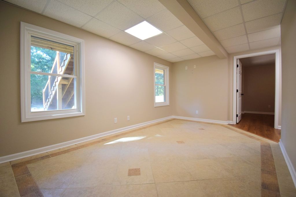 Image 43 of property listing at 12139 E Hutchison Road, Mt Vernon, IL 62864