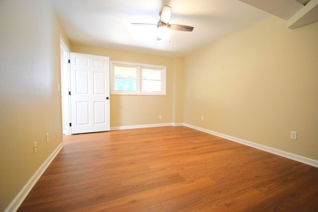 Image 45 of property listing at 12139 E Hutchison Road, Mt Vernon, IL 62864