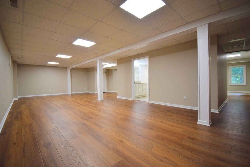 Image 46 of property listing at 12139 E Hutchison Road, Mt Vernon, IL 62864