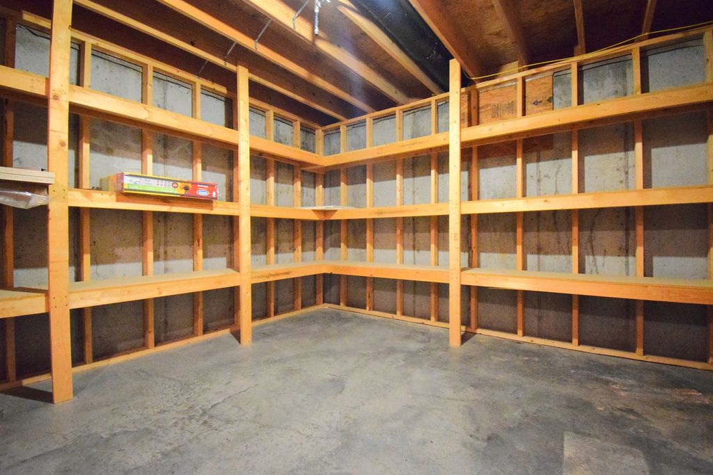 Image 48 of property listing at 12139 E Hutchison Road, Mt Vernon, IL 62864