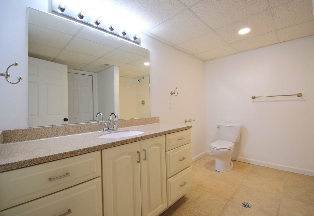 Image 49 of property listing at 12139 E Hutchison Road, Mt Vernon, IL 62864