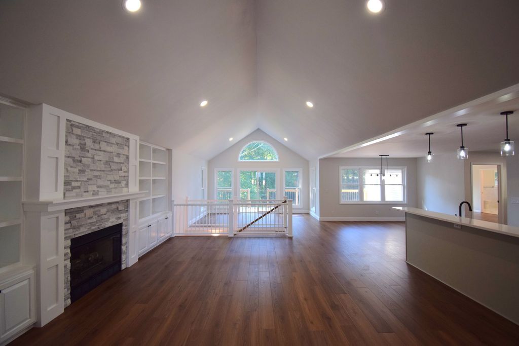 Image 8 of property listing at 12139 E Hutchison Road, Mt Vernon, IL 62864