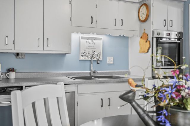 5105 Old Colony Road, Portage, MI 49024